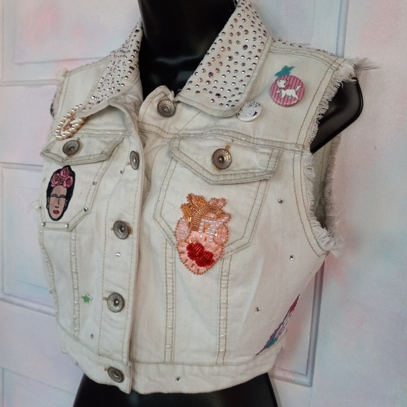 💝Kawaii princess cropped light wash ooak vest! Sparkles & pearls PRICE FIRM - Picture 12 of 16